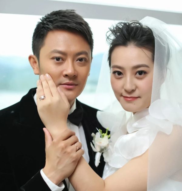 2014年印小天向豪門小姐哈琳娜求婚看著含情脈脈印小天哈琳娜丹唇輕啟