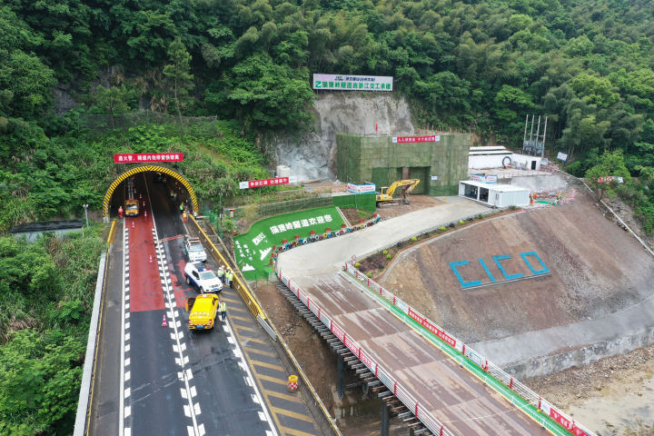 猫狸岭隧道"首爆"成功,将告别"堵王"称号_腾讯新闻