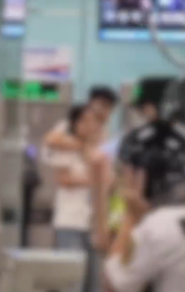 广州地铁站一男子持刀挟持女子，警方：女生无大碍，男子已被带回处理刷爆头条-313啦实用网