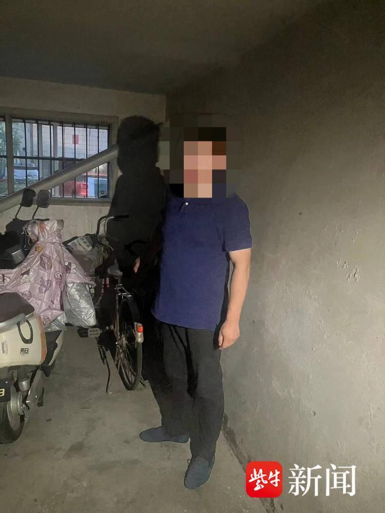 指认6月25日,一群众向扬中油坊派出所民警报警,称自己电动车内现金及