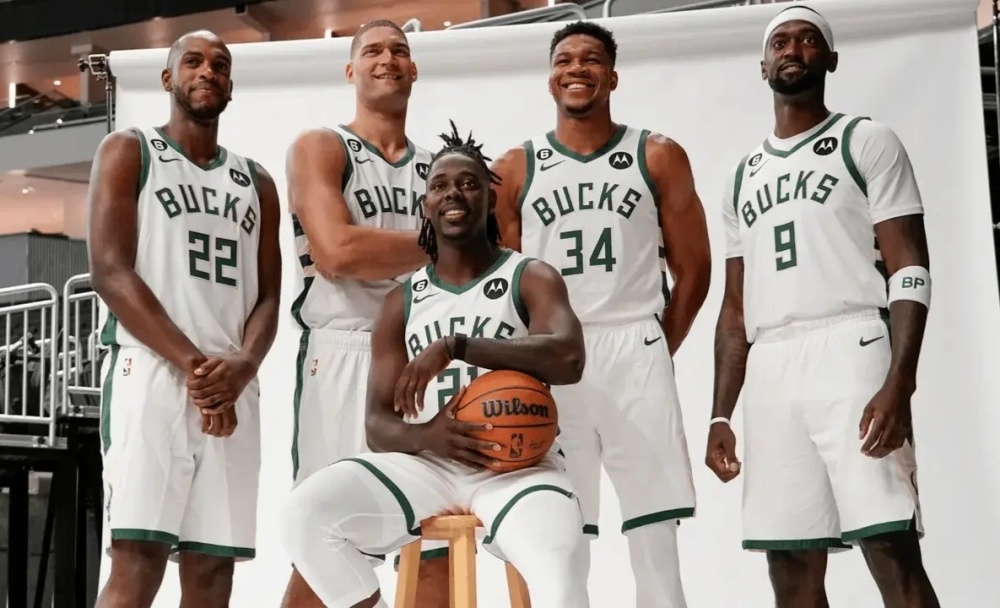 战斗力排行_官网更新休赛期后东部战力榜:雄鹿绿军76人前三热火第六(2)