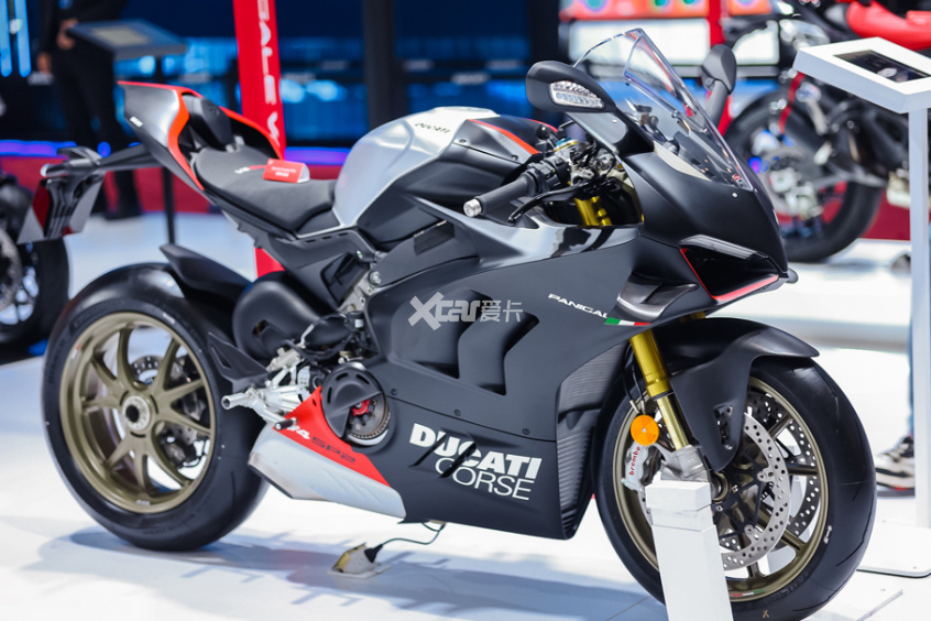 杜卡迪发布大魔鬼v4 街霸v2暴风绿上市-腾讯新闻