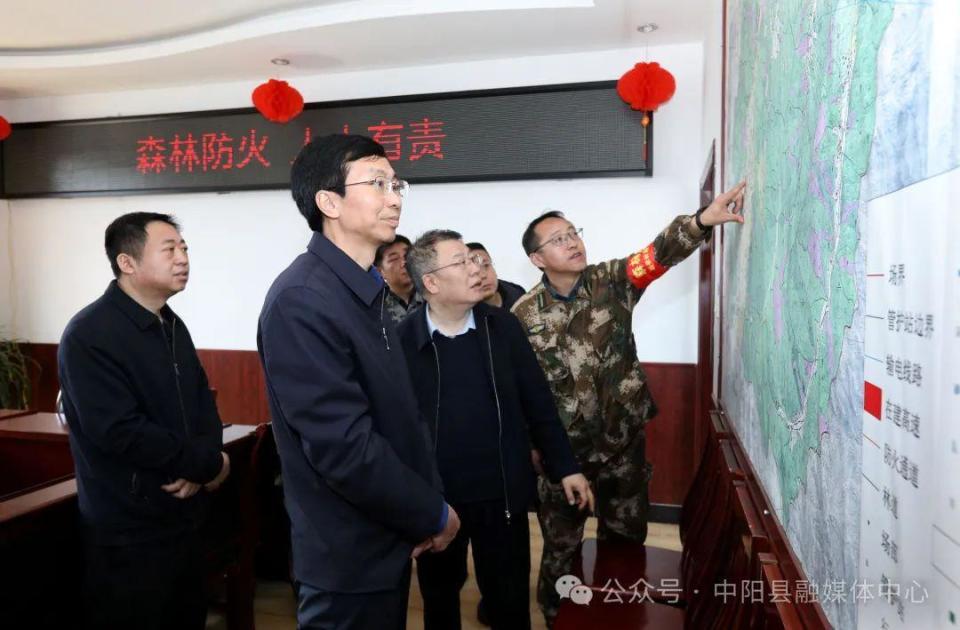 王峰就中阳县护林防火及乡村旅游重点村项目推进情况进行督导