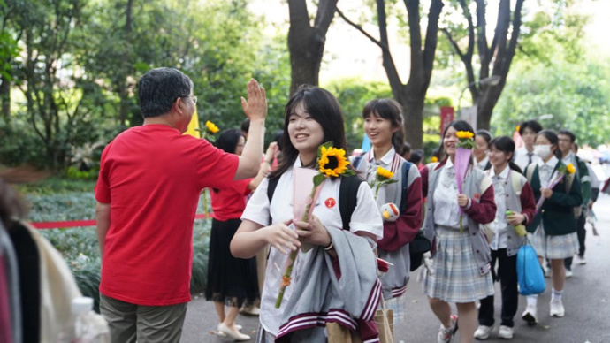 高考加油|高三最后一个在校日,他们满载祝福,奔赴未来!