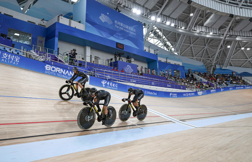 场地自行车——女子团体竞速赛:中国队破亚洲纪录夺冠