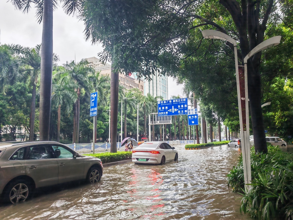 南宁下雨图片图片