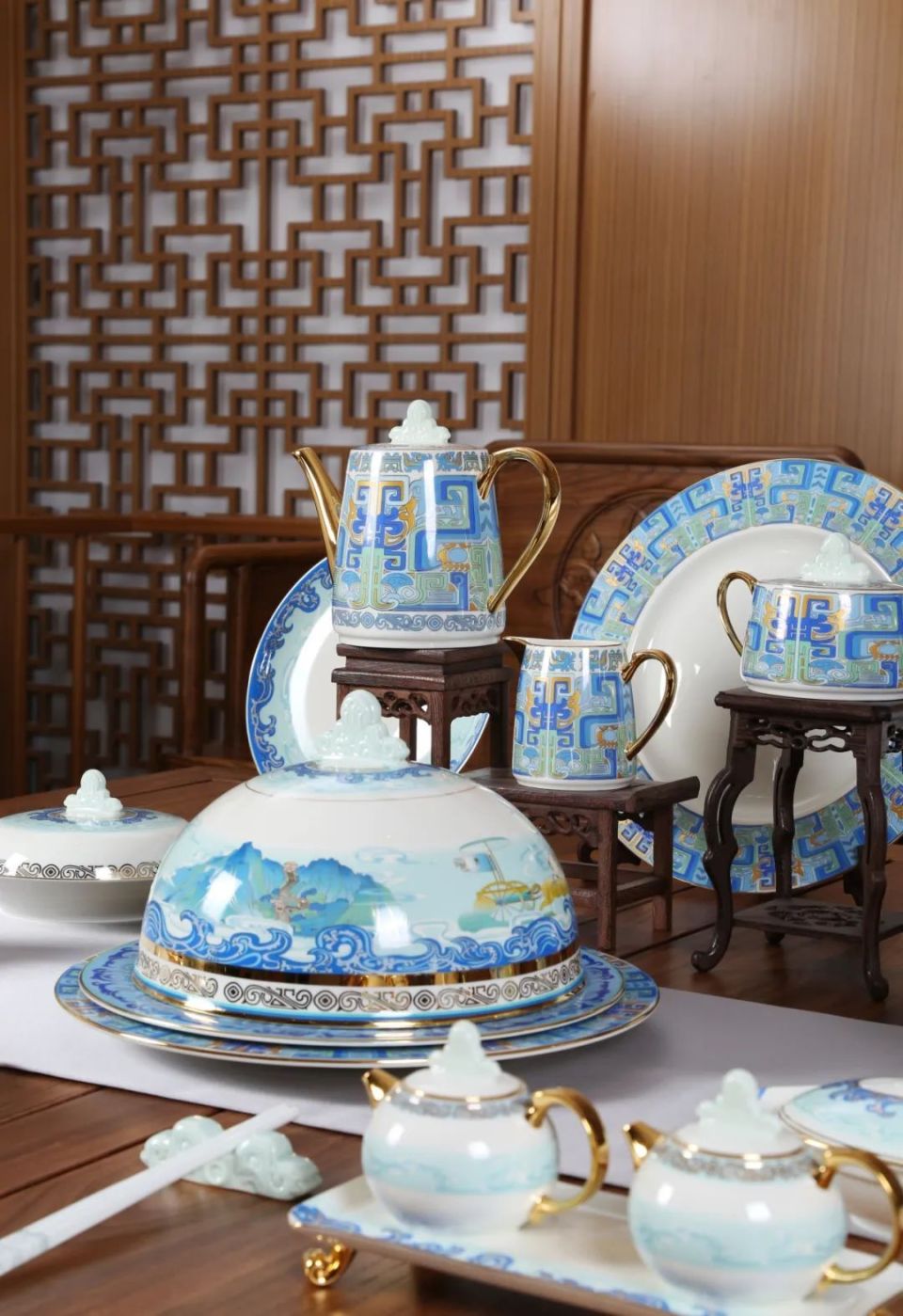 并有多套作品被著名收藏家以及各大博物馆收藏