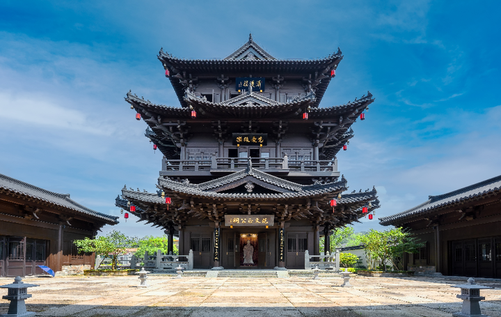 到睦州任上后,范仲淹修建校舍,兴办教育,创办的龙山书院是中国古代州