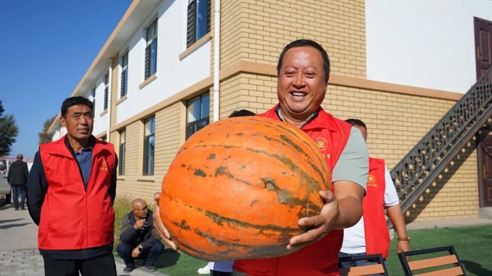 丰镇:举行"庆丰收 促和美"2023年农民丰收节-腾讯新闻