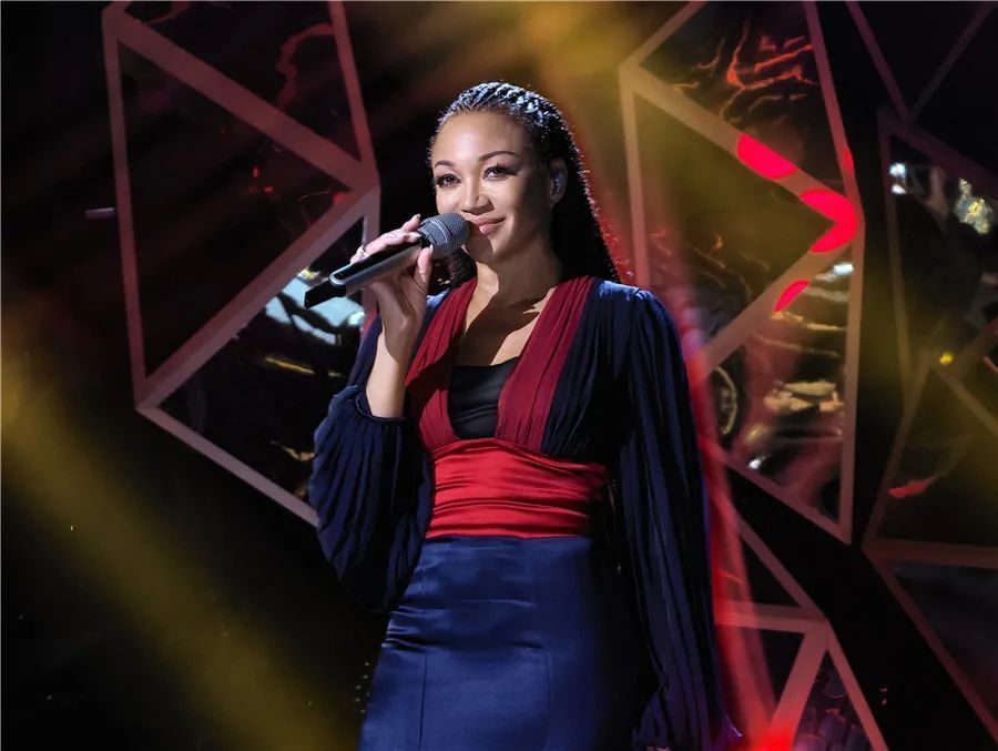 《歌手2024》首播:音综"深水炸弹",炸出了什么