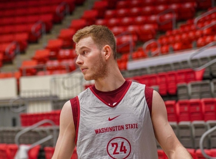 贾斯汀-鲍威尔今年22岁,身高1.