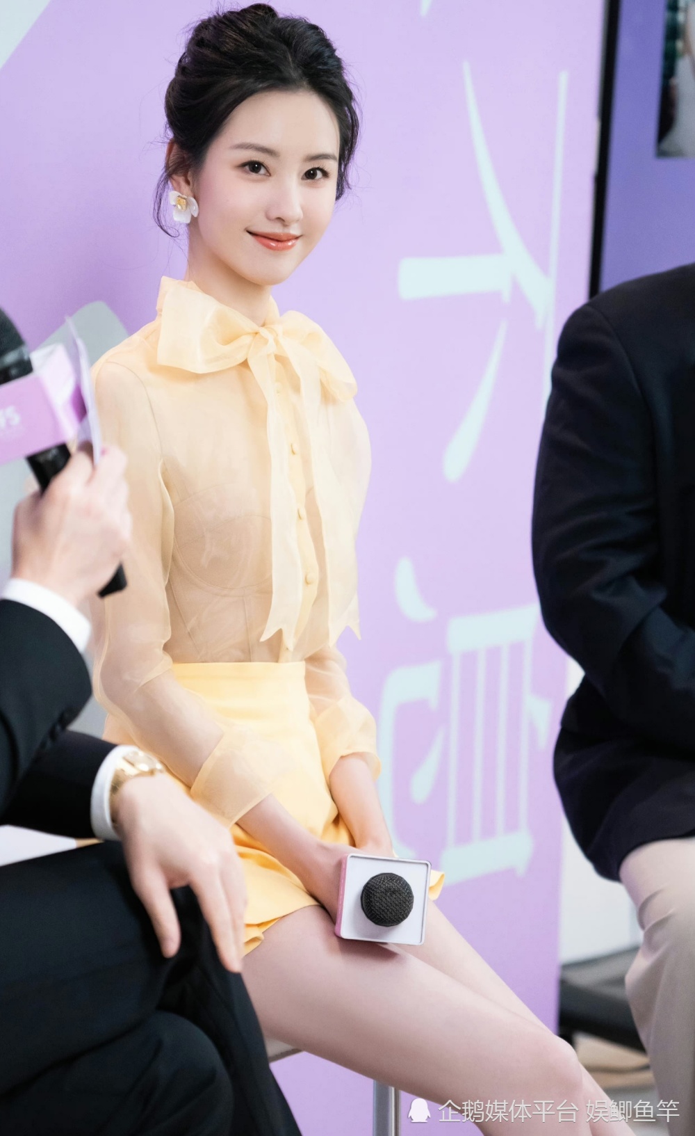 30岁陈都灵活动时尚靓照堪称完美艺术品直接看呆网友们