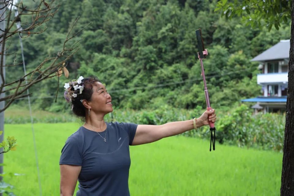 绥阳县枧坝镇美女图片