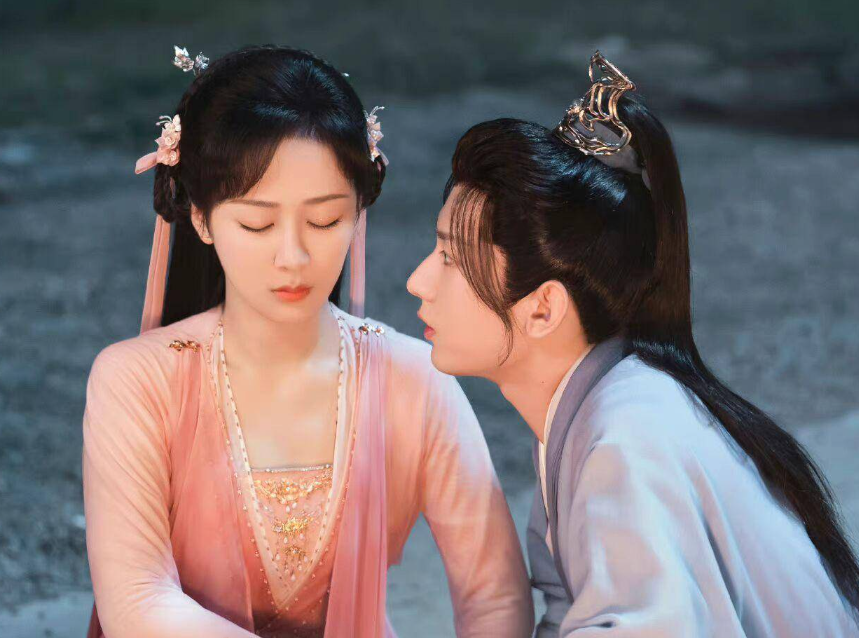 凤凰,他是魔界帝王,我们之间是再也不可能得了"主演:鞠婧祎,郭俊辰6