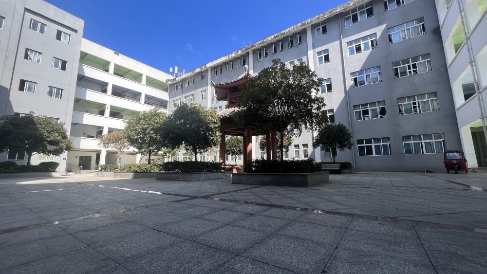 修文中学作为贵州省二类示范性普通高中,是一所历史悠久,文化底蕴深厚