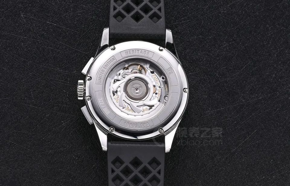 宝齐莱给它搭载的是cfb 1972自动机械机芯,足以驱动各项计时功能,从