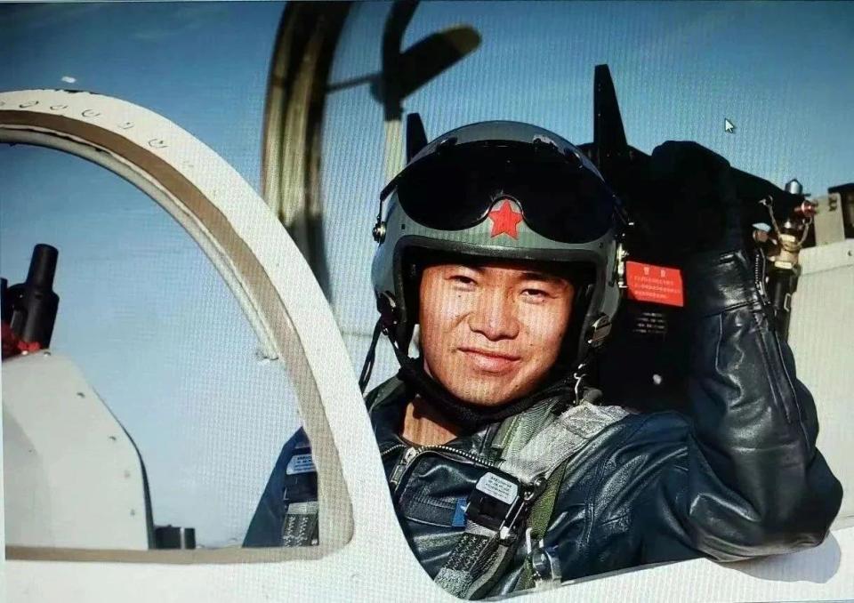 10年集齐陆海空三色军装,战友:都不敢想!