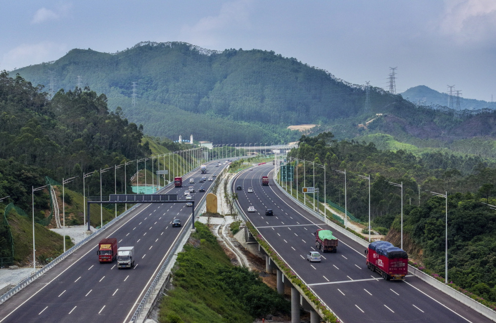 沈海高速广东深汕西段改扩建主体完工