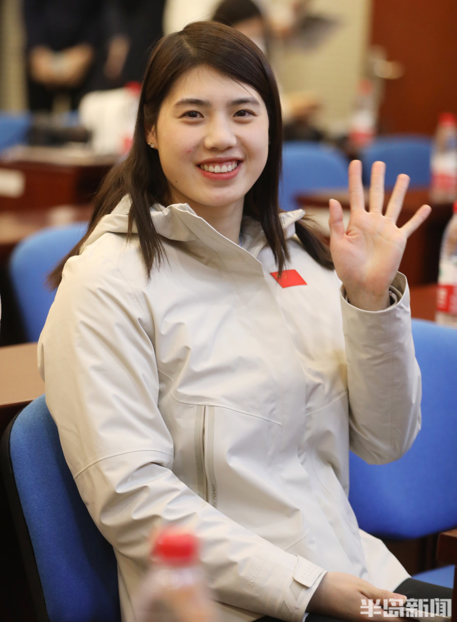 好飒!张雨霏亮相青岛_腾讯新闻