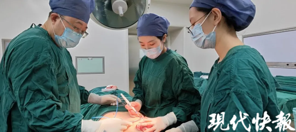 大胸成折磨,巨乳症女子生了俩娃后做缩胸手术