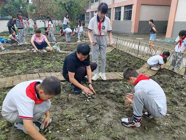 都江堰市聚源小学:让劳动教育为学生的成长赋能