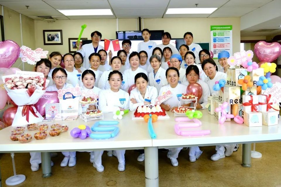 "人民"护士,节日快乐!