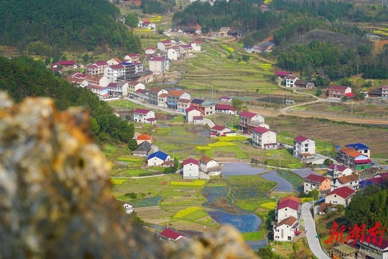 3月19日,安化县东坪镇马渡村,错落有致的民居,四通八达的村道与绿意