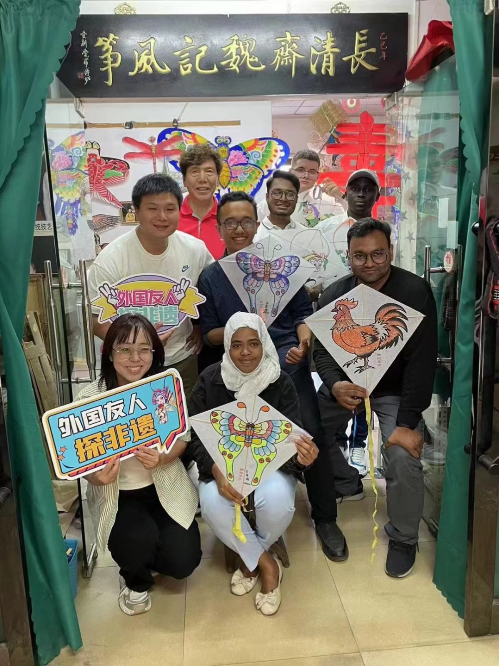 顾名思义,就是天津著名风筝艺人魏元泰制作的风筝,故称风筝魏.