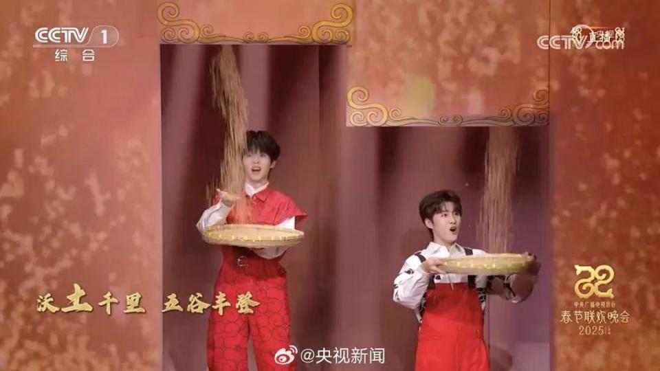 赵雅芝叶童看哭我！春晚热搜连爆，这些画面绝了！_腾讯新闻