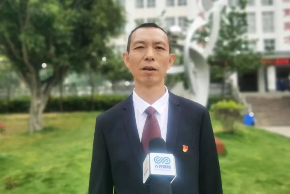 大理市下关第五中学党支部书记,校长 杨绍金近年来,大理市认真实施"