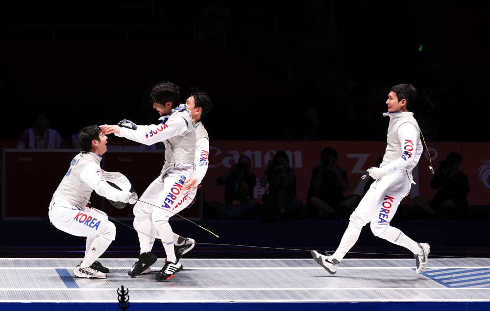 击剑——男子团体花剑决赛赛况_腾讯新闻