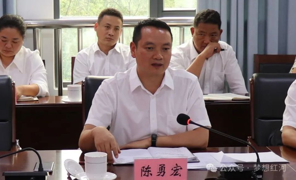陈勇宏强调,各有关部门要强化责任担当,主动靠前服务
