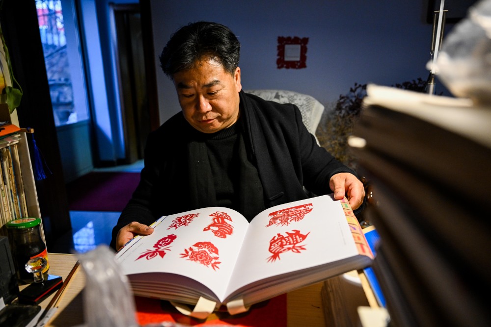 非遗剪纸源故土 炕头校园话传承_腾讯新闻