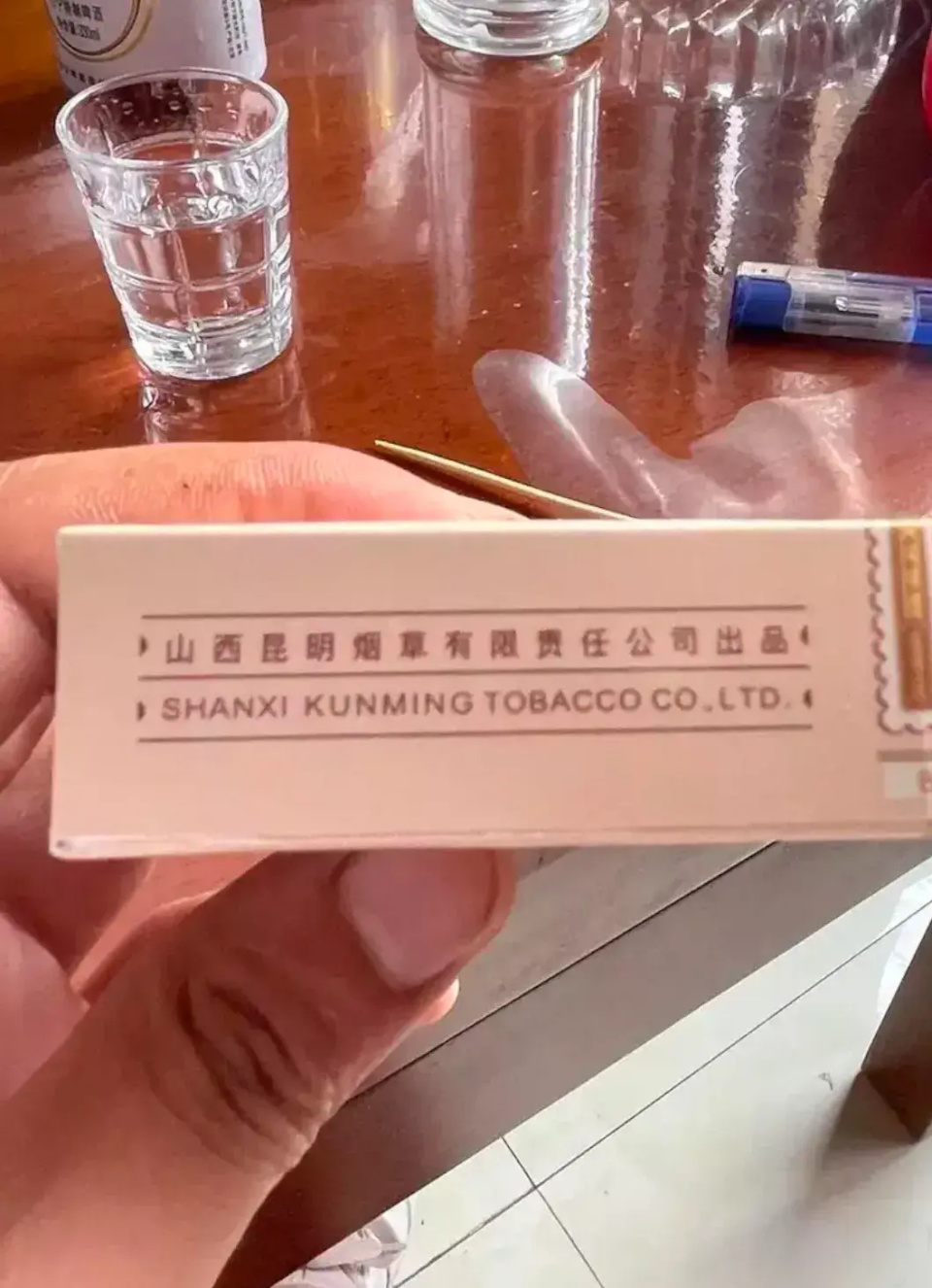 云南昆明现身外省产香烟包装盒初看不伦不类烟民百思不得其解引起网友