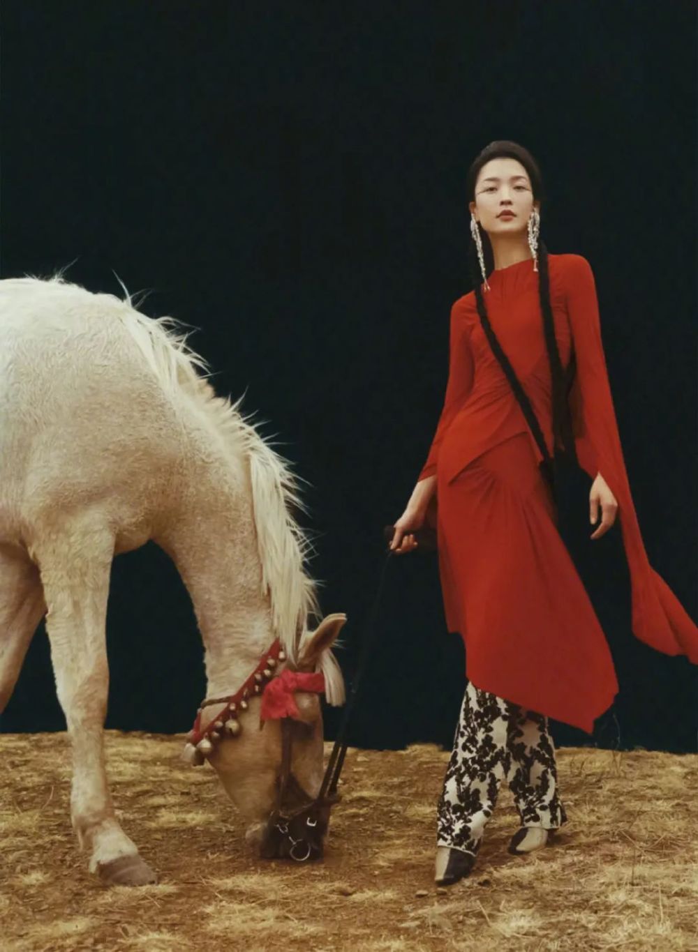 超模杜鹃《elle世界时装之苑》封面大片,化身海之女神耀眼璀璨_腾讯