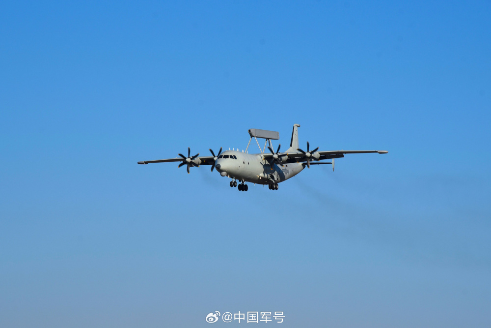 海军航空兵多机型跨昼夜飞行训练