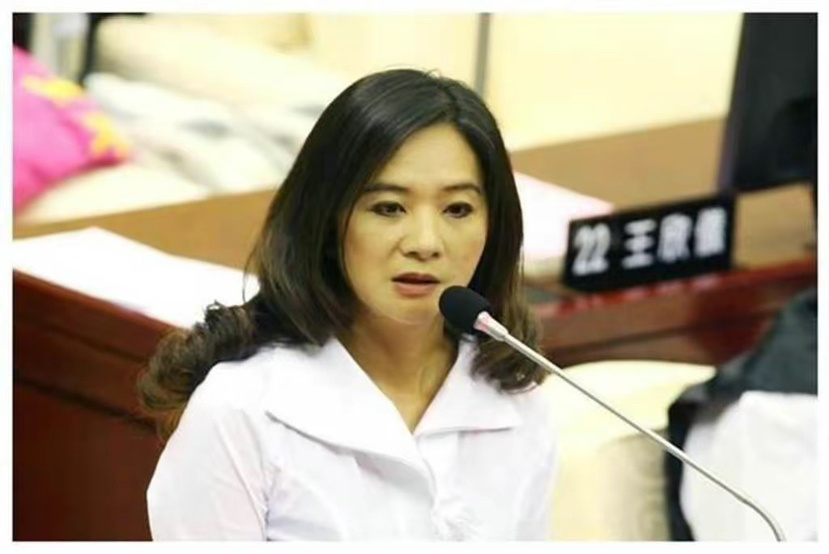 蓝营台北中正万华区"立委"初选民调开跑,应晓薇网络