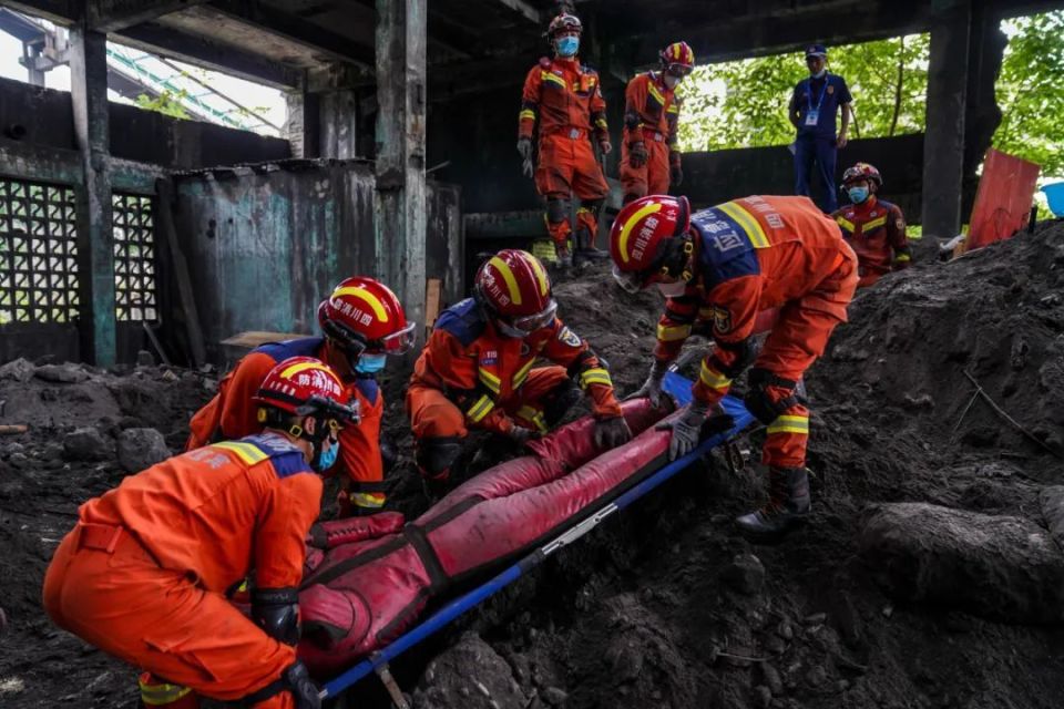 四川消防开展2024年度地震救援演练_腾讯新闻