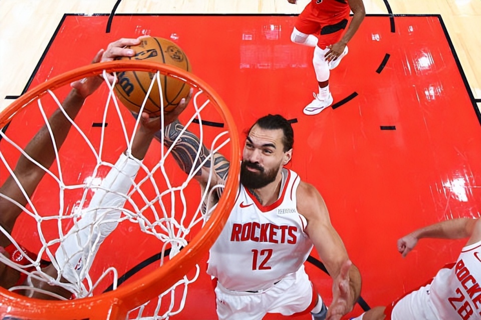 更适合担任替补！火箭内线老将回到第二阵容后的效果相当不错？