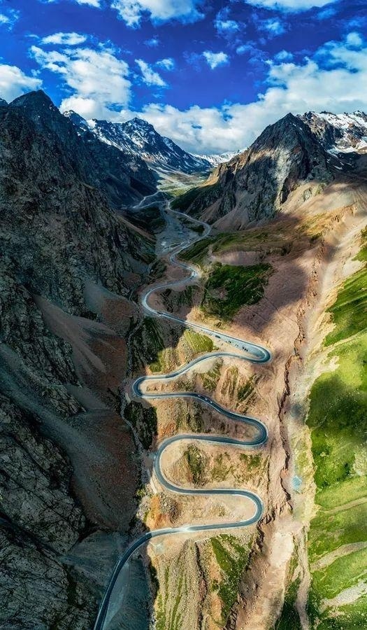 独库公路6月1日提前通车,泼天的富贵到新疆了?