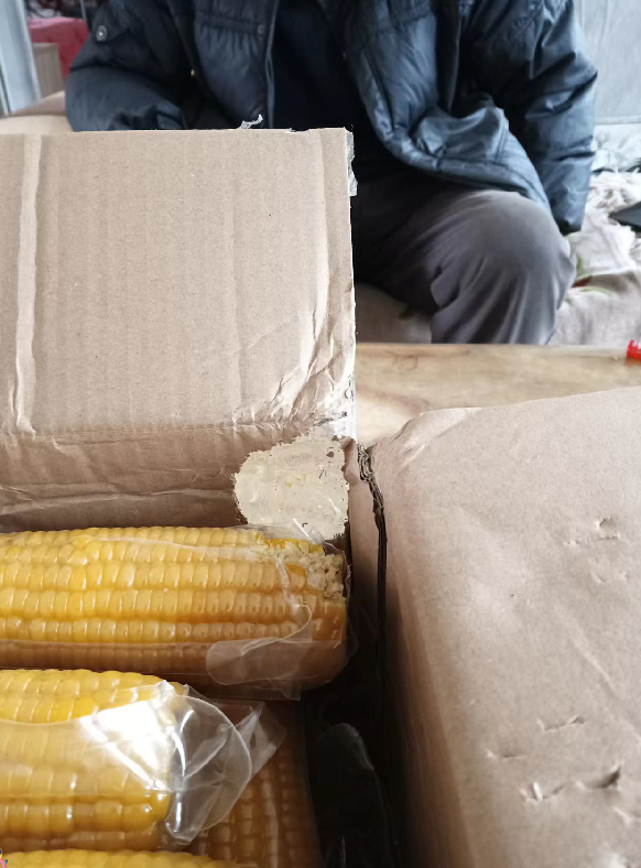 网购玉米货到后发现被老鼠给啃了