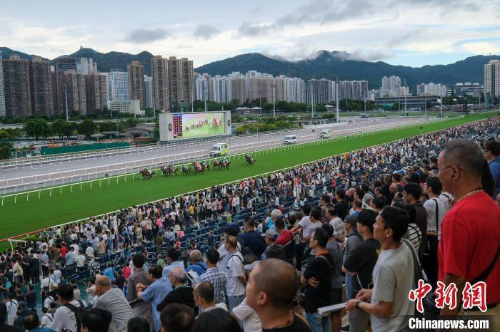 通讯：在“香港共庆回归赛马日”聆听“尖叫30秒”