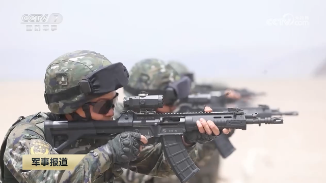中国武警21式（水墨云纹）マルチカム迷彩 戦闘カバン　新品 水墨云纹”迷彩+192短突，武警新疆特战部队有点不一样-腾讯新闻