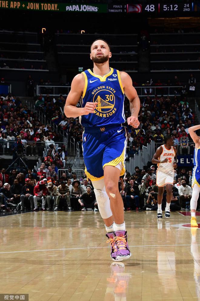 历史第一库里本季200三分首人11次创纪录远远甩开克莱哈登