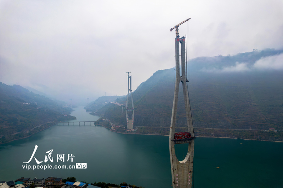 云南绥江新市金沙江特大桥建设加速推进