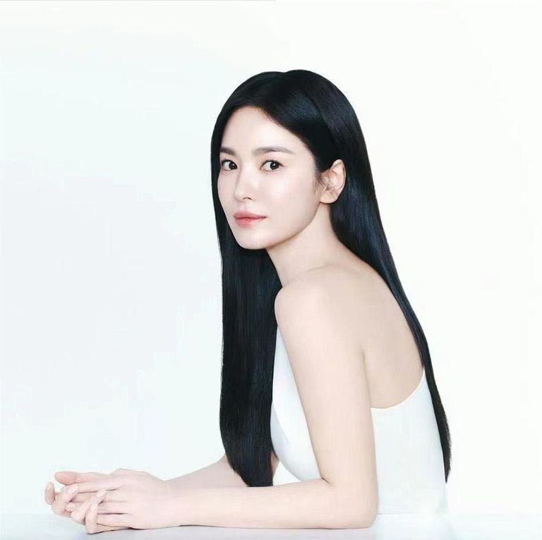 但是只要宋慧乔笑起来,展现出的亲和力一点没有减少.