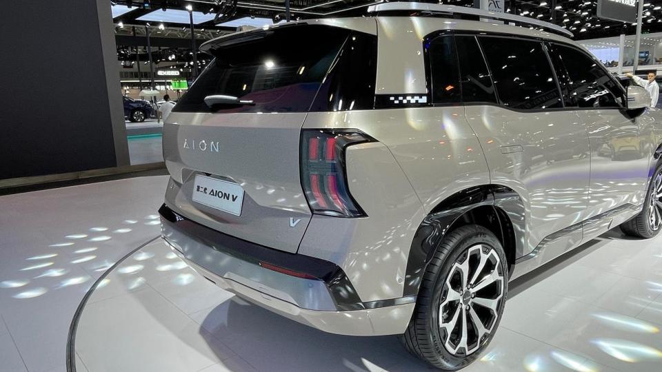 广汽传祺第2代aion v粤港澳车展实车亮相_腾讯新闻