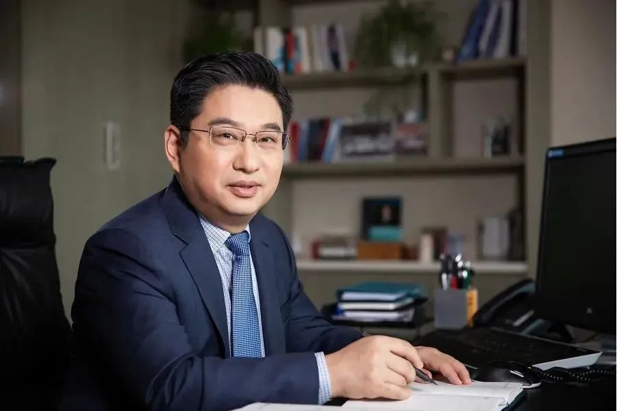 官宣！张宏良正式履新交银施罗德基金董事长_腾讯新闻