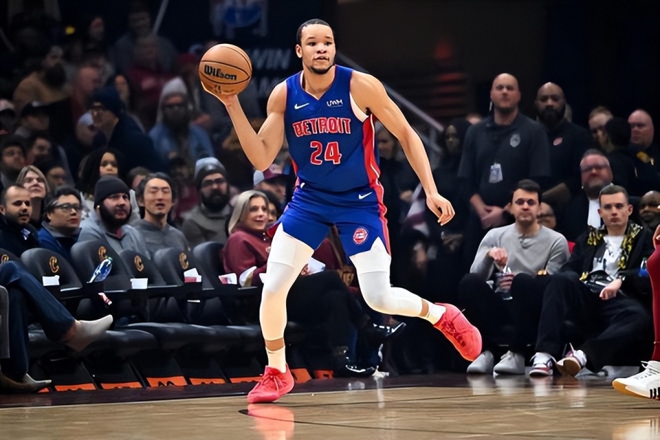 勇士一次性裁掉3名训练营合同球员，其中还包括前尼克斯乐透秀？_腾讯新闻