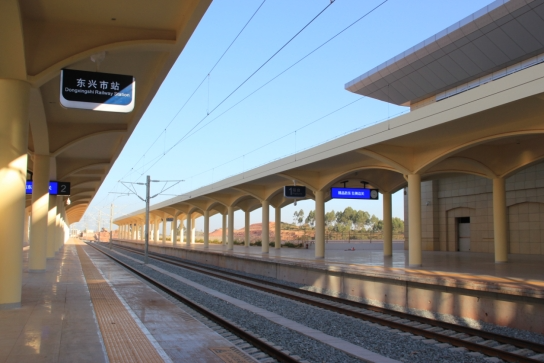 最新√东兴市站站房装饰装修已完成 防东铁路开通运营在即_腾讯新闻